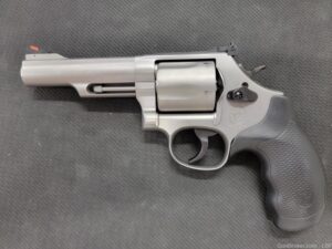 Smith & Wesson Model 69 Combat Magnum .44mag 4.25″BBL 5 shot